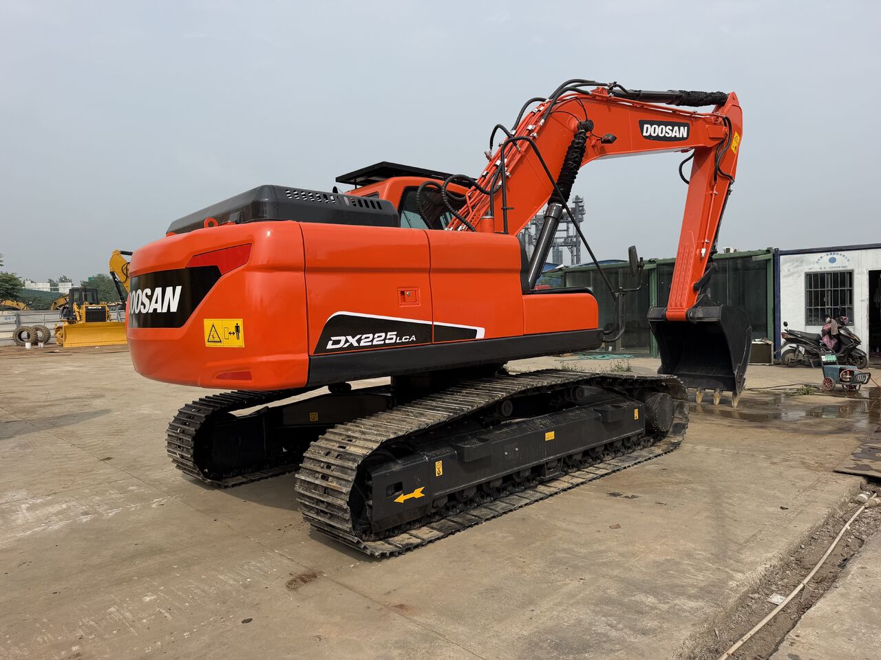 Doosan DX225 - Гусеничный экскаватор: фото 1 Doosan DX225 - Гусеничный экскаватор: фото 1