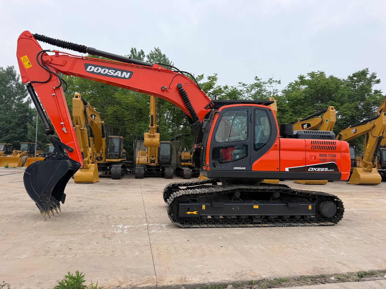 Doosan DX225LCA - Гусеничный экскаватор: фото 1 Doosan DX225LCA - Гусеничный экскаватор: фото 1
