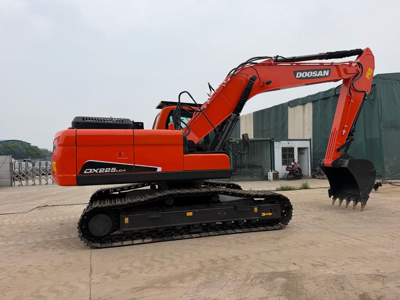 Doosan DX225LCA - Гусеничный экскаватор: фото 3 Doosan DX225LCA - Гусеничный экскаватор: фото 3