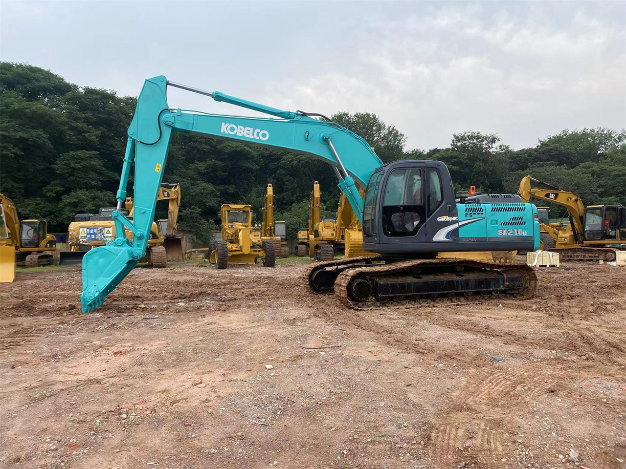 KOBELCO SK210LC-8 - Гусеничный экскаватор: фото 3 KOBELCO SK210LC-8 - Гусеничный экскаватор: фото 3