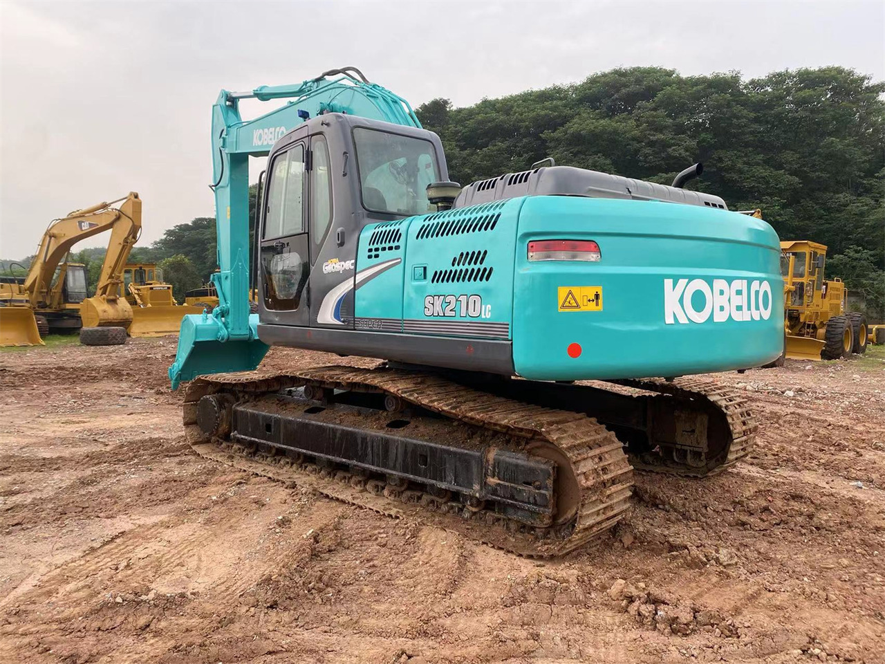 KOBELCO SK210LC-8 - Гусеничный экскаватор: фото 4 KOBELCO SK210LC-8 - Гусеничный экскаватор: фото 4