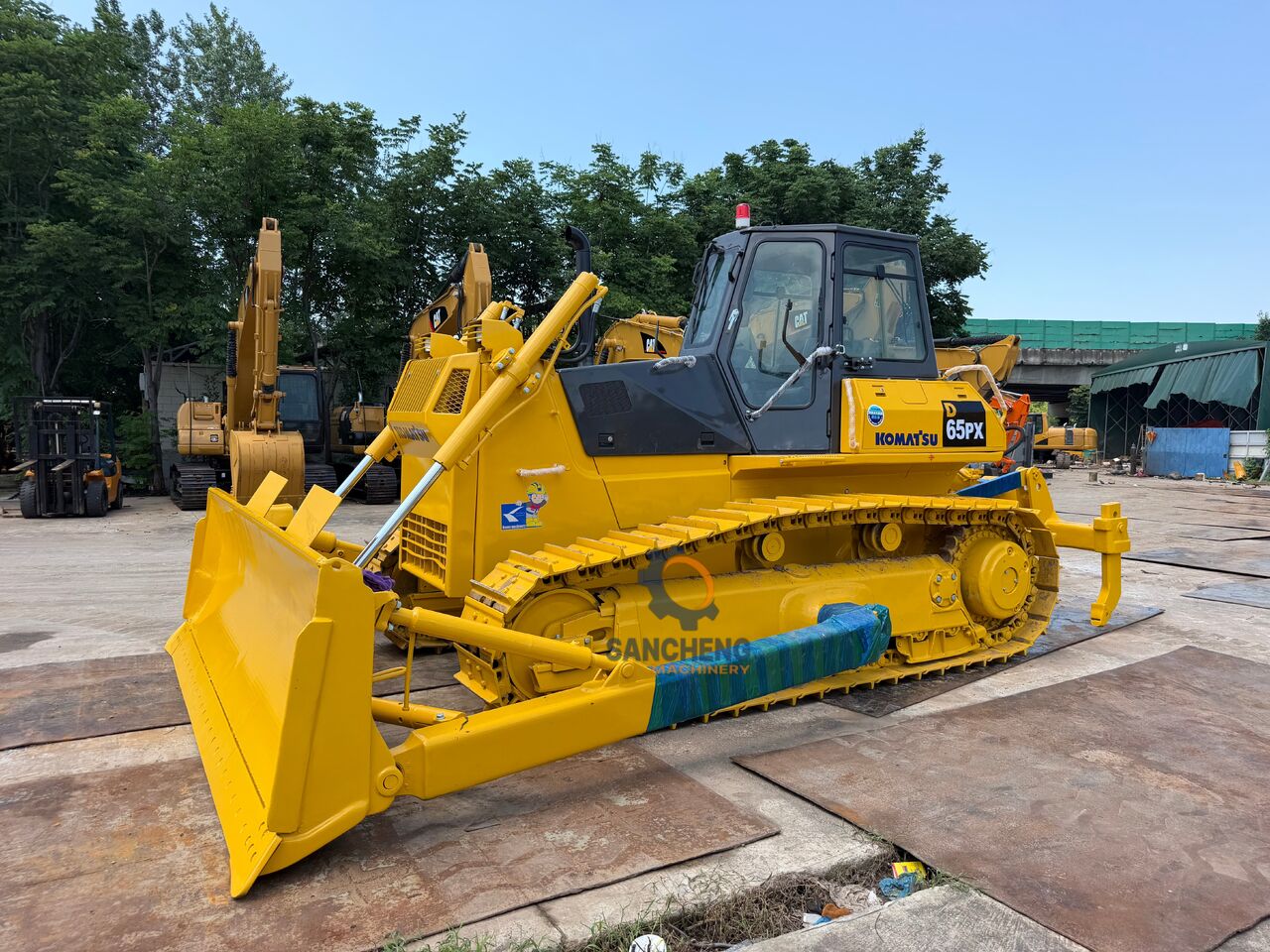 KOMATSU D65 - Бульдозер: фото 1 KOMATSU D65 - Бульдозер: фото 1