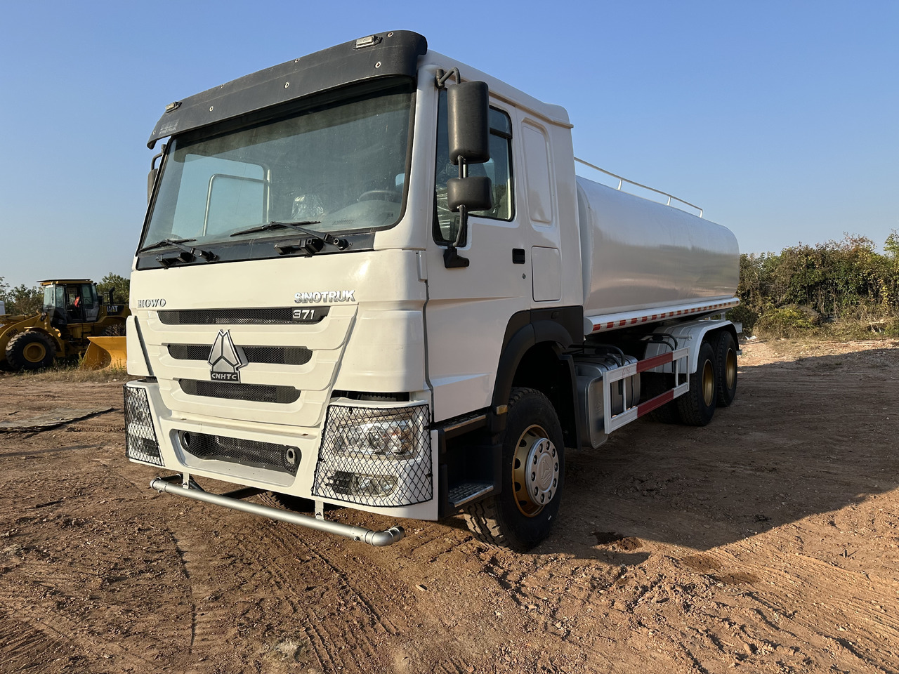 SINOTRUK HOWO 371 Water Tanker Truck - Грузовик-цистерна: фото 3 SINOTRUK HOWO 371 Water Tanker Truck - Грузовик-цистерна: фото 3