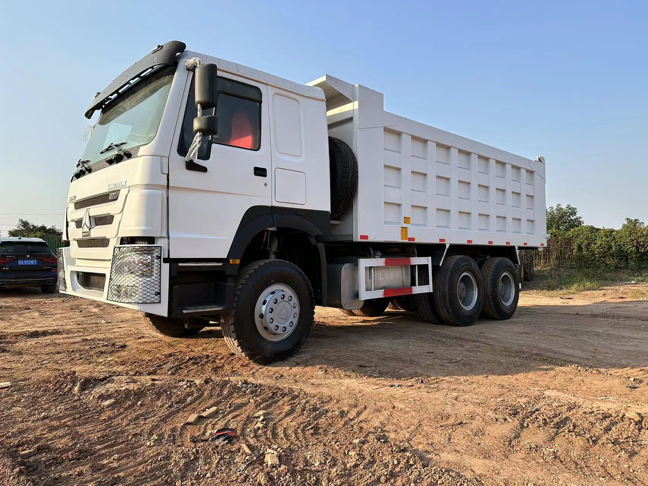 SINOTRUK HOWO 371hp 6x4 - Самосвал: фото 4 SINOTRUK HOWO 371hp 6x4 - Самосвал: фото 4