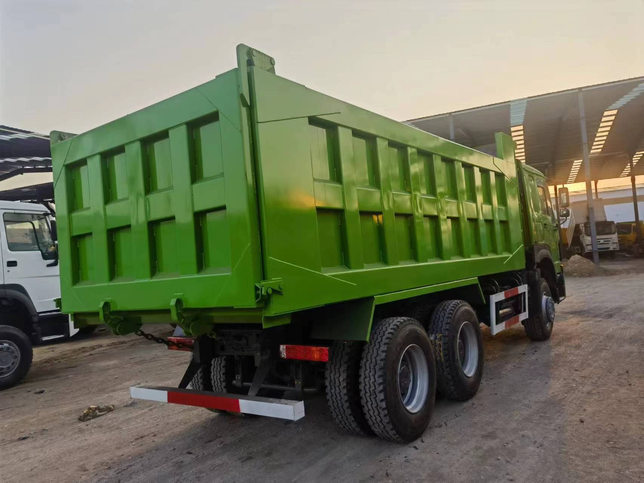 SINOTRUK HOWO 375hp 6X4 - Самосвал: фото 5 SINOTRUK HOWO 375hp 6X4 - Самосвал: фото 5