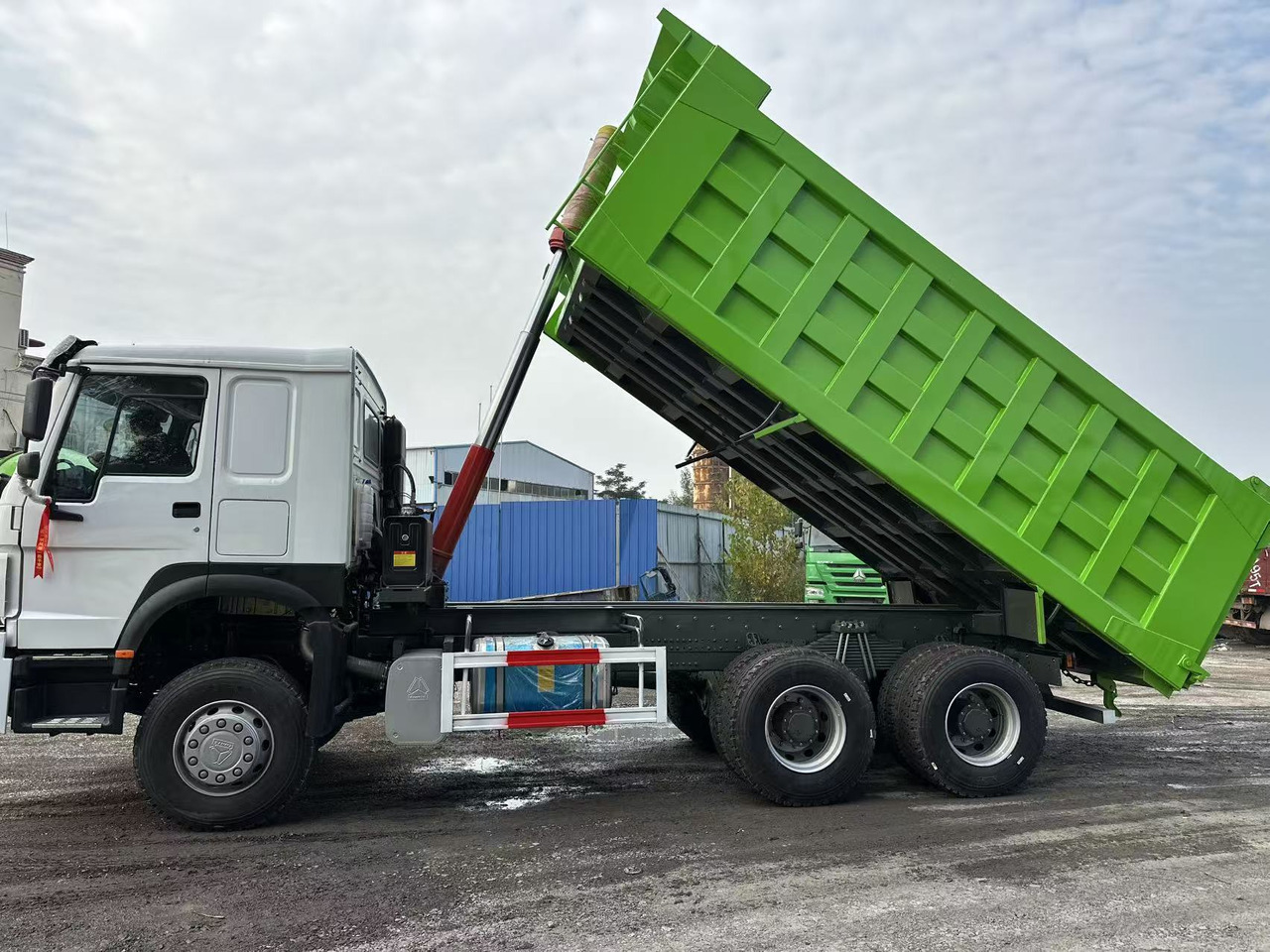 SINOTRUK HOWO 400HP 6X4 Tipper Truck - Самосвал: фото 2 SINOTRUK HOWO 400HP 6X4 Tipper Truck - Самосвал: фото 2