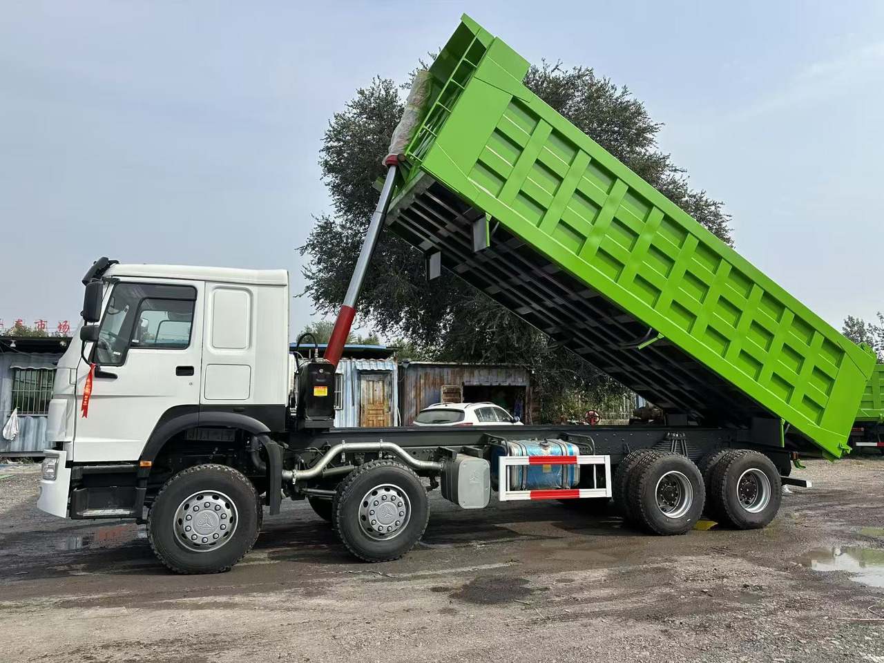 SINOTRUK HOWO 420HP 8X4 Tipper Truck - Самосвал: фото 1 SINOTRUK HOWO 420HP 8X4 Tipper Truck - Самосвал: фото 1