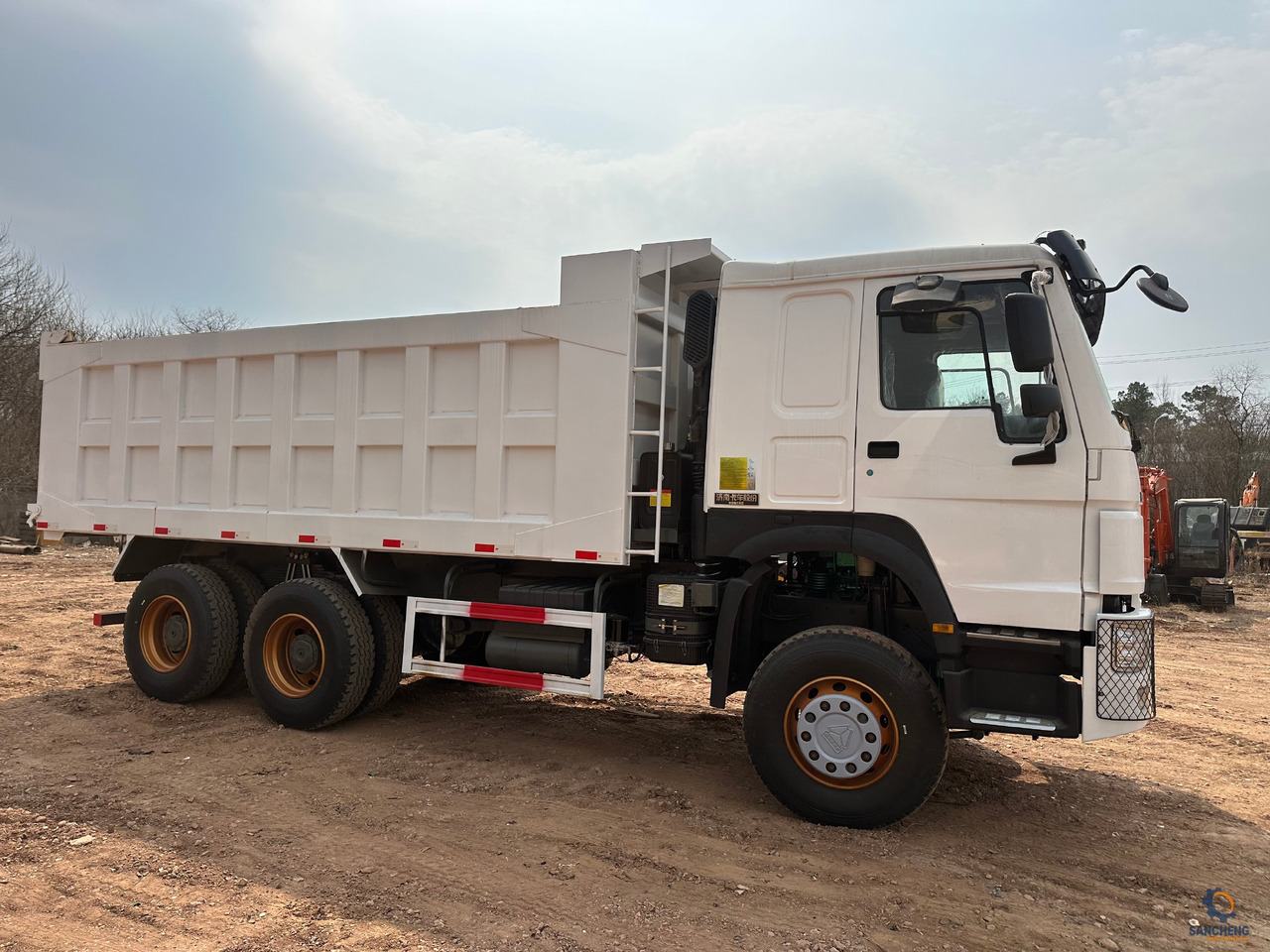 SINOTRUK HOWO Dump truck 371 6x4 - Самосвал: фото 4 SINOTRUK HOWO Dump truck 371 6x4 - Самосвал: фото 4