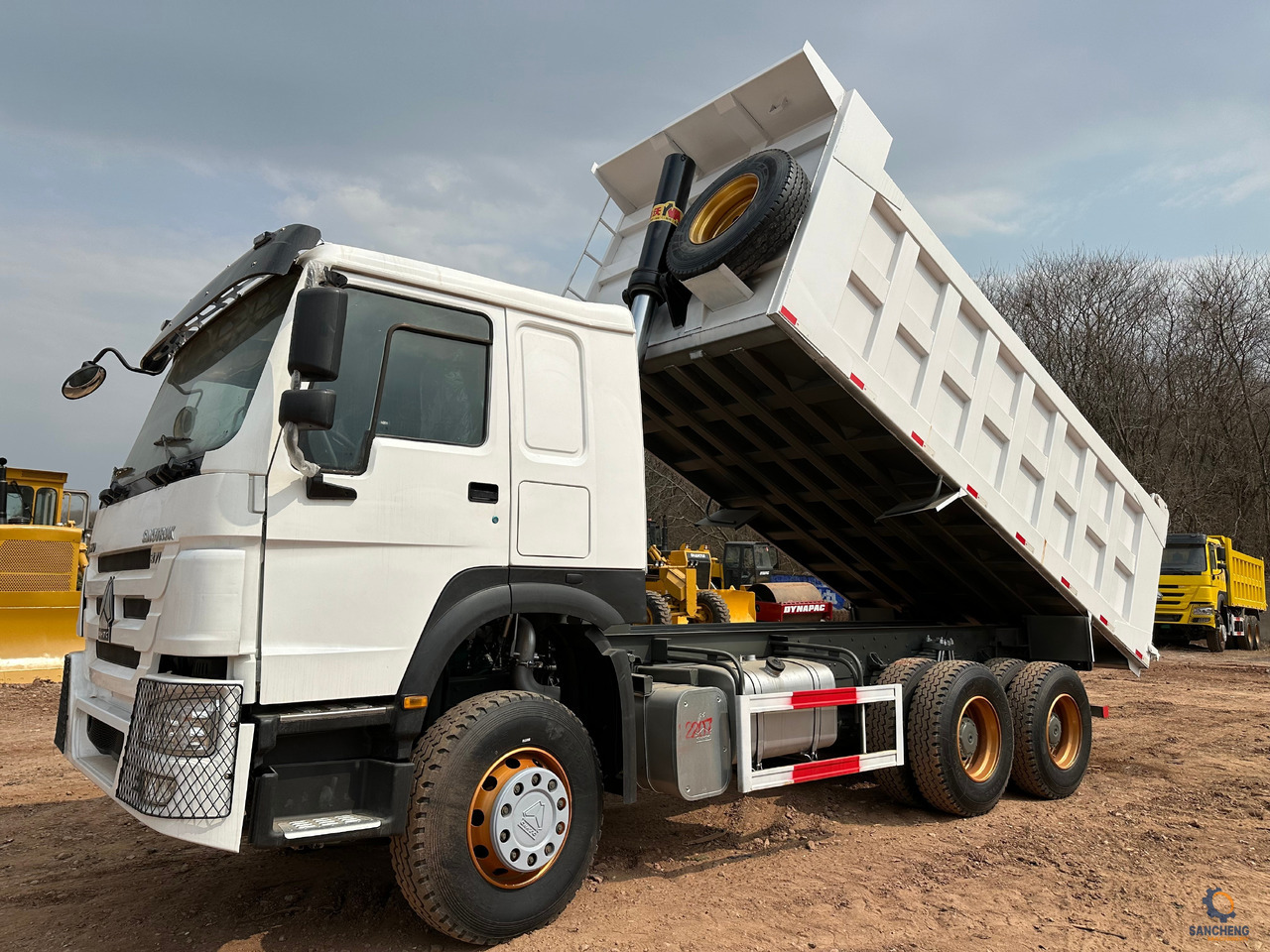 SINOTRUK HOWO Dump truck 371 6x4 - Самосвал: фото 1 SINOTRUK HOWO Dump truck 371 6x4 - Самосвал: фото 1