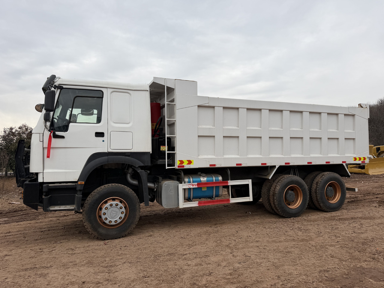SINOTRUK HOWO400hp - Самосвал: фото 4 SINOTRUK HOWO400hp - Самосвал: фото 4