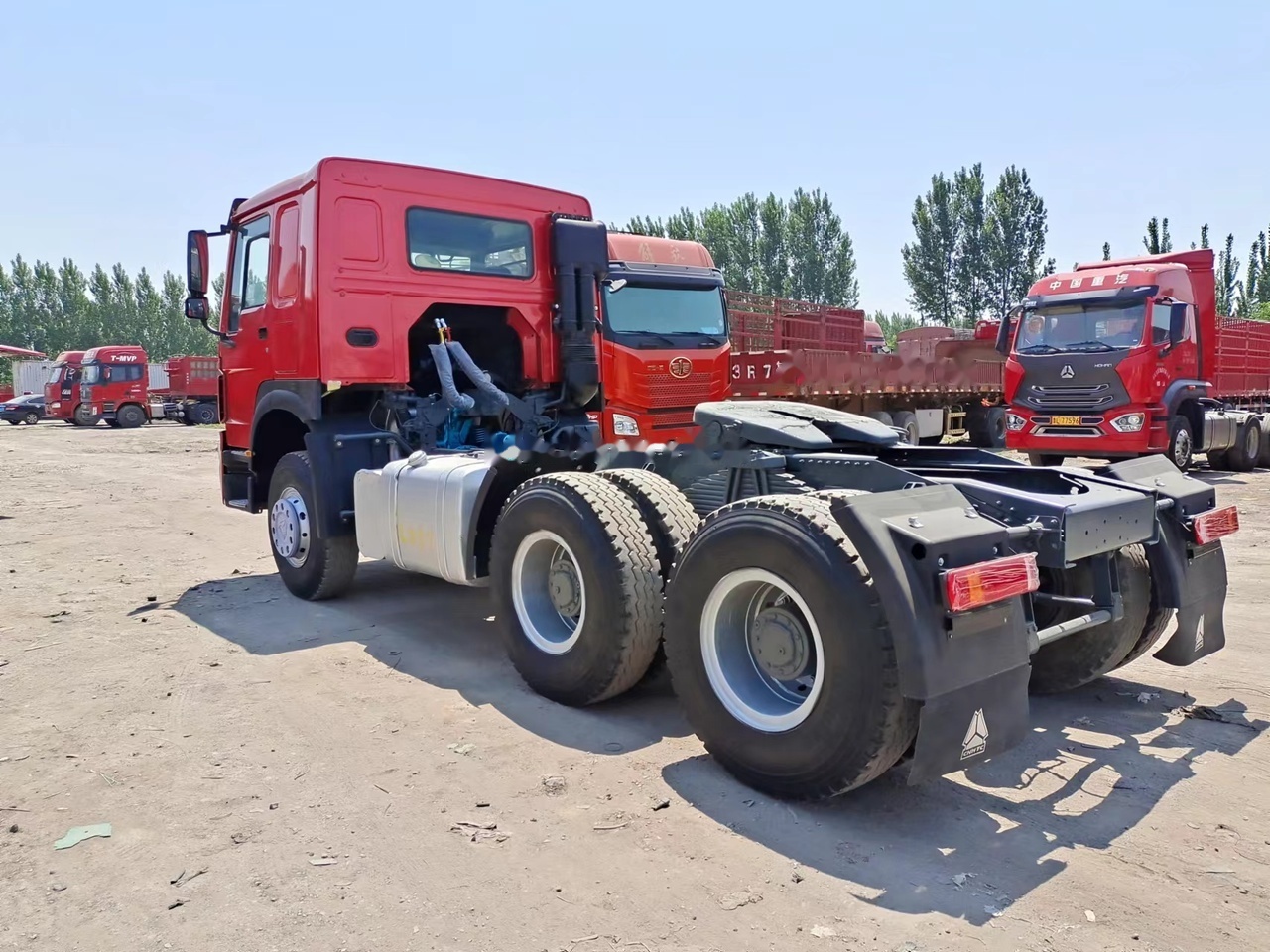SINOTRUK Howo tractor unit 420 - Тягач: фото 2 SINOTRUK Howo tractor unit 420 - Тягач: фото 2
