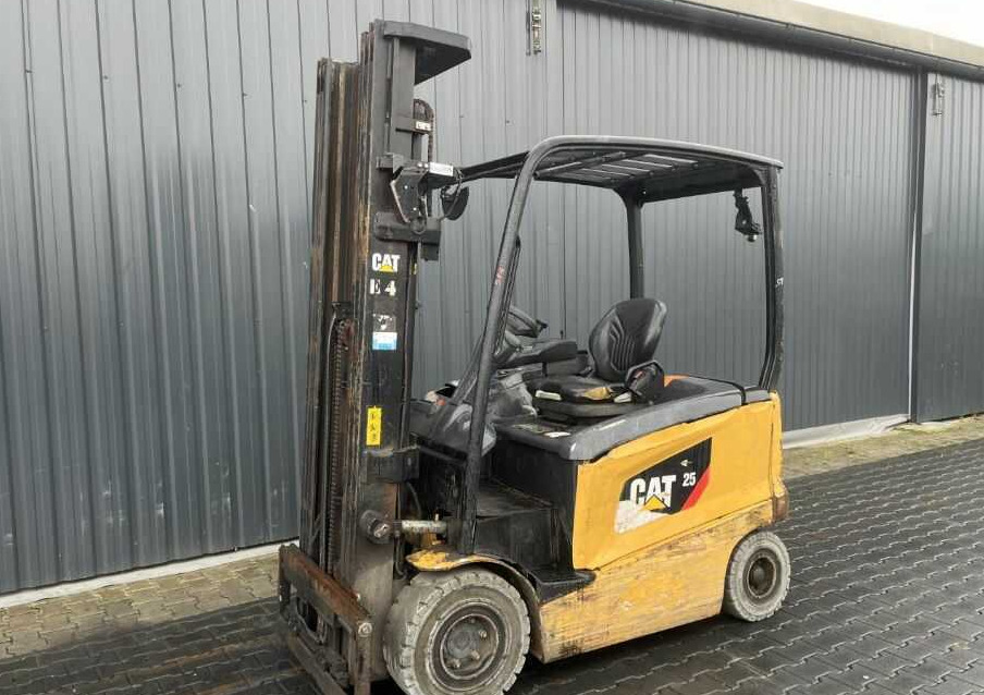 CAT Lift Trucks EP25CN - Электропогрузчик: фото 1 CAT Lift Trucks EP25CN - Электропогрузчик: фото 1