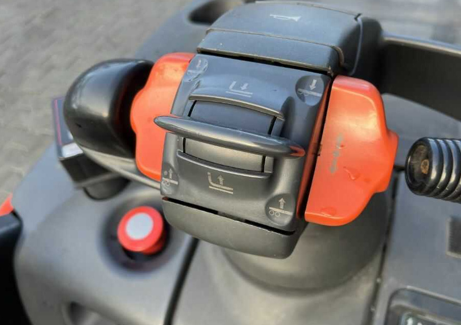 Linde D12SP - Штабелер: фото 3 Linde D12SP - Штабелер: фото 3