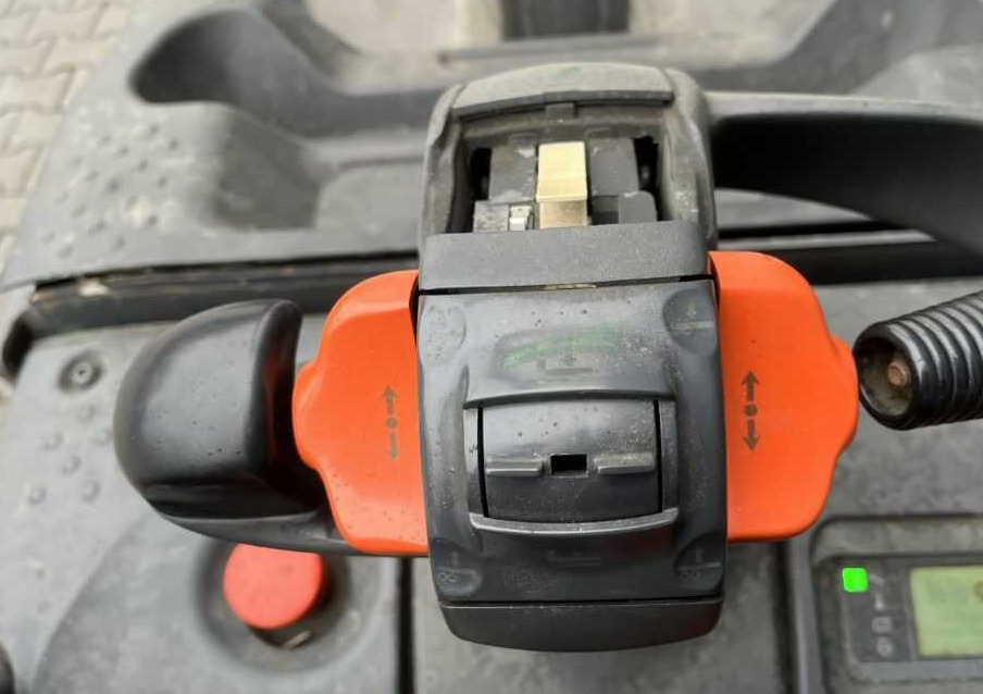 Штабелер Linde D12SP: фото 7 Штабелер Linde D12SP: фото 7