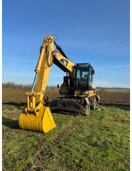 Caterpillar M322D VAH - Колёсный экскаватор: фото 1 Caterpillar M322D VAH - Колёсный экскаватор: фото 1