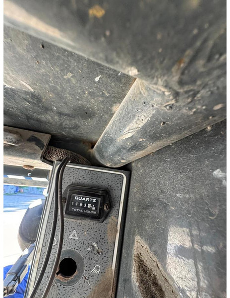 Gehl 1640 - Мини-погрузчик с бортовым поворотом: фото 3 Gehl 1640 - Мини-погрузчик с бортовым поворотом: фото 3