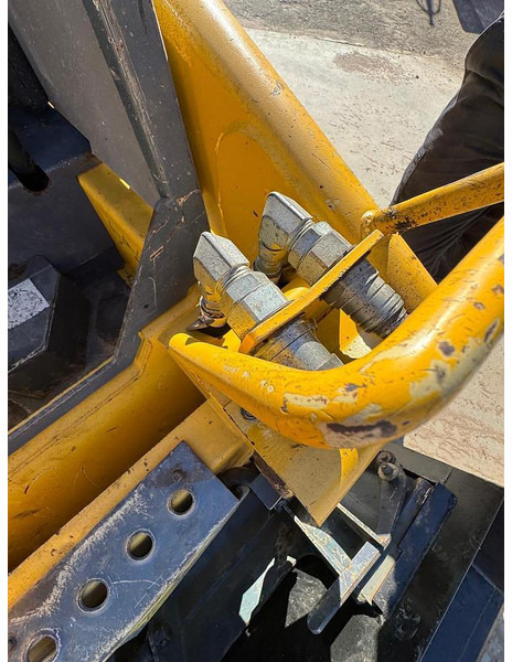 Gehl 1640 - Мини-погрузчик с бортовым поворотом: фото 5 Gehl 1640 - Мини-погрузчик с бортовым поворотом: фото 5