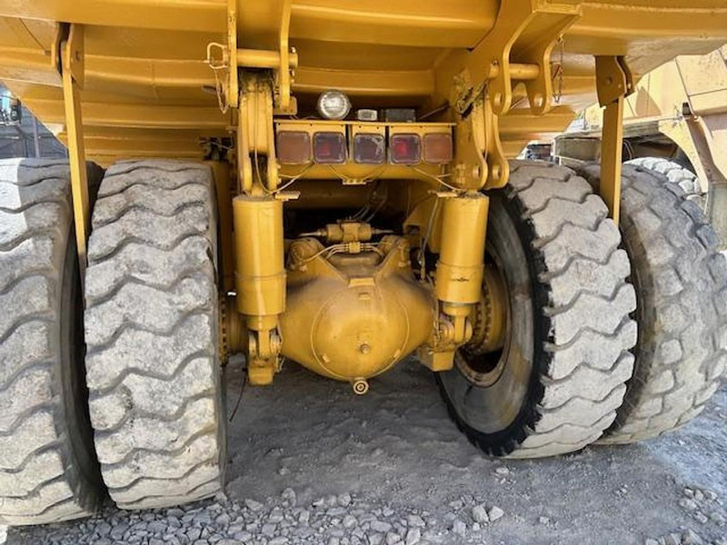 Внедорожный самосвал Komatsu HD325-6KE: фото 6