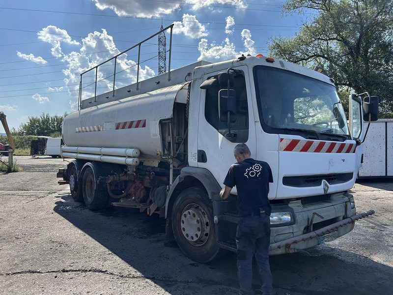 Renault 320 - Грузовик-цистерна: фото 3 Renault 320 - Грузовик-цистерна: фото 3