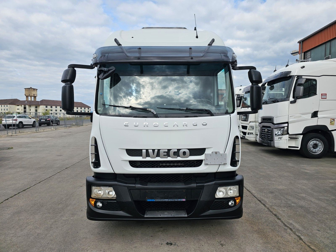 Iveco EURO-CARGO 120E25 * SCHLAFKABINE * BÄR 1,5 T * - Грузовик с закрытым кузовом: фото 2 Iveco EURO-CARGO 120E25 * SCHLAFKABINE * BÄR 1,5 T * - Грузовик с закрытым кузовом: фото 2