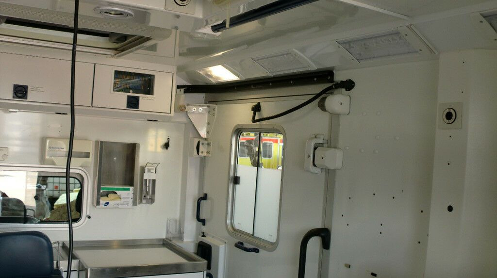 Mercedes-Benz Sprinter 516 CDI 4x4 WAS Koffer // Garantie // Mercedes-Benz Sprinter 516 CDI 4x4 WAS Koffer // Garantie // - Машина скорой помощи: фото 4 Mercedes-Benz Sprinter 516 CDI 4x4 WAS Koffer // Garantie // Mercedes-Benz Sprinter 516 CDI 4x4 WAS Koffer // Garantie // - Машина скорой помощи: фото 4