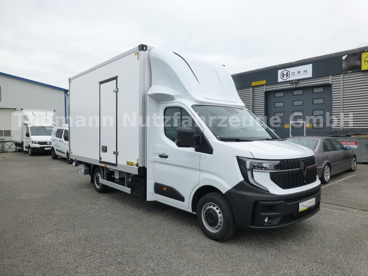 Renault NEW Master 2025 Koffer mit BÄR Ladebordwand - Малотоннажный фургон: фото 1 Renault NEW Master 2025 Koffer mit BÄR Ladebordwand - Малотоннажный фургон: фото 1
