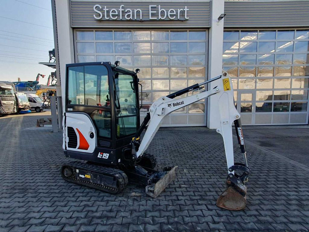 Bobcat E19 / MS01 / nur 423h! / 2023 / Tieflöffel 300mm Bobcat E19 / MS01 / nur 423h! / 2023 / Tieflöffel 300mm - Мини-экскаватор: фото 1 Bobcat E19 / MS01 / nur 423h! / 2023 / Tieflöffel 300mm Bobcat E19 / MS01 / nur 423h! / 2023 / Tieflöffel 300mm - Мини-экскаватор: фото 1