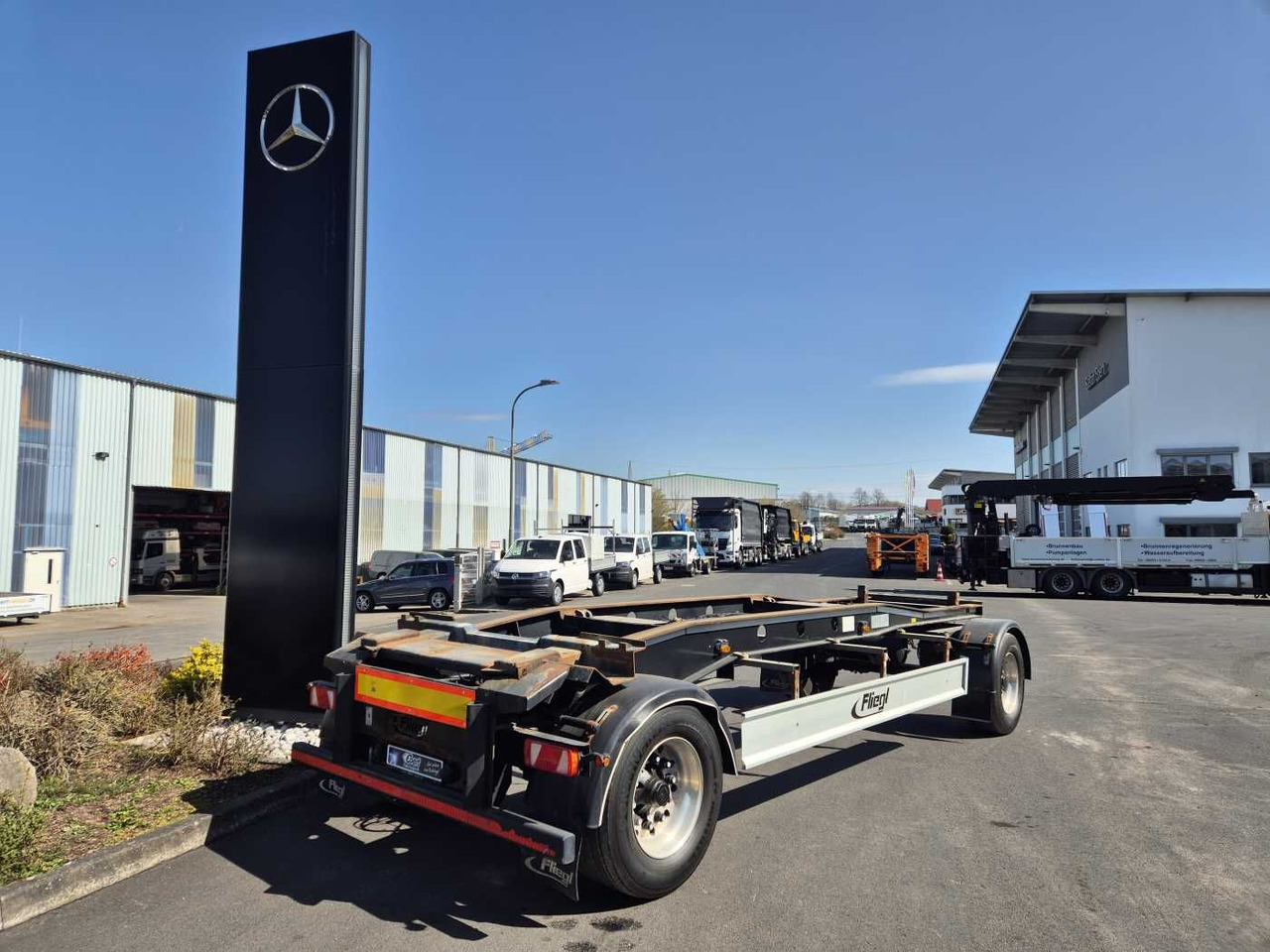Fliegl ZPS180 Abroll-Container Tropper Pellet-Silo 22m³ Fliegl ZPS180 Abroll-Container Tropper Pellet-Silo 22m³ - Прицеп мультилифт/ Бункеровоз: фото 1 Fliegl ZPS180 Abroll-Container Tropper Pellet-Silo 22m³ Fliegl ZPS180 Abroll-Container Tropper Pellet-Silo 22m³ - Прицеп мультилифт/ Бункеровоз: фото 1