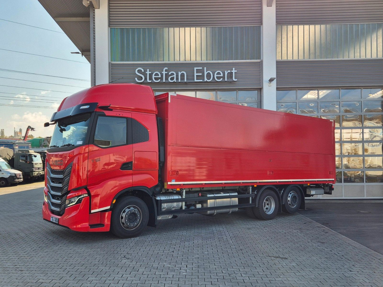 Iveco AS260S50Y/FS Schwenkwand LBW 2xAHK CAM Intarder - Грузовик для перевозки напитков: фото 3 Iveco AS260S50Y/FS Schwenkwand LBW 2xAHK CAM Intarder - Грузовик для перевозки напитков: фото 3