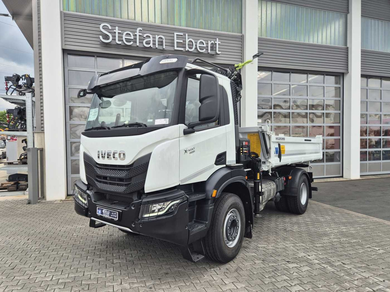 Iveco X-Way AD200X42/P HR OFF Hiab X-HIDUO 118E-3 Funk - Самосвал, Автоманипулятор: фото 2 Iveco X-Way AD200X42/P HR OFF Hiab X-HIDUO 118E-3 Funk - Самосвал, Автоманипулятор: фото 2