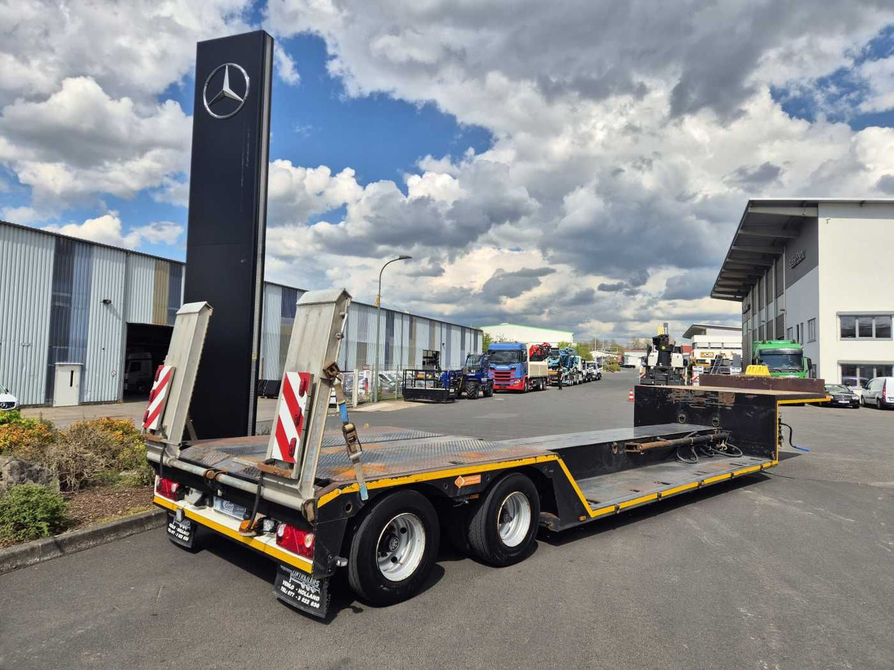 LinTrailers S2A 14 LSDN Teleskopierbar BPW-Achsen 57.000km - Низкорамный полуприцеп: фото 1 LinTrailers S2A 14 LSDN Teleskopierbar BPW-Achsen 57.000km - Низкорамный полуприцеп: фото 1