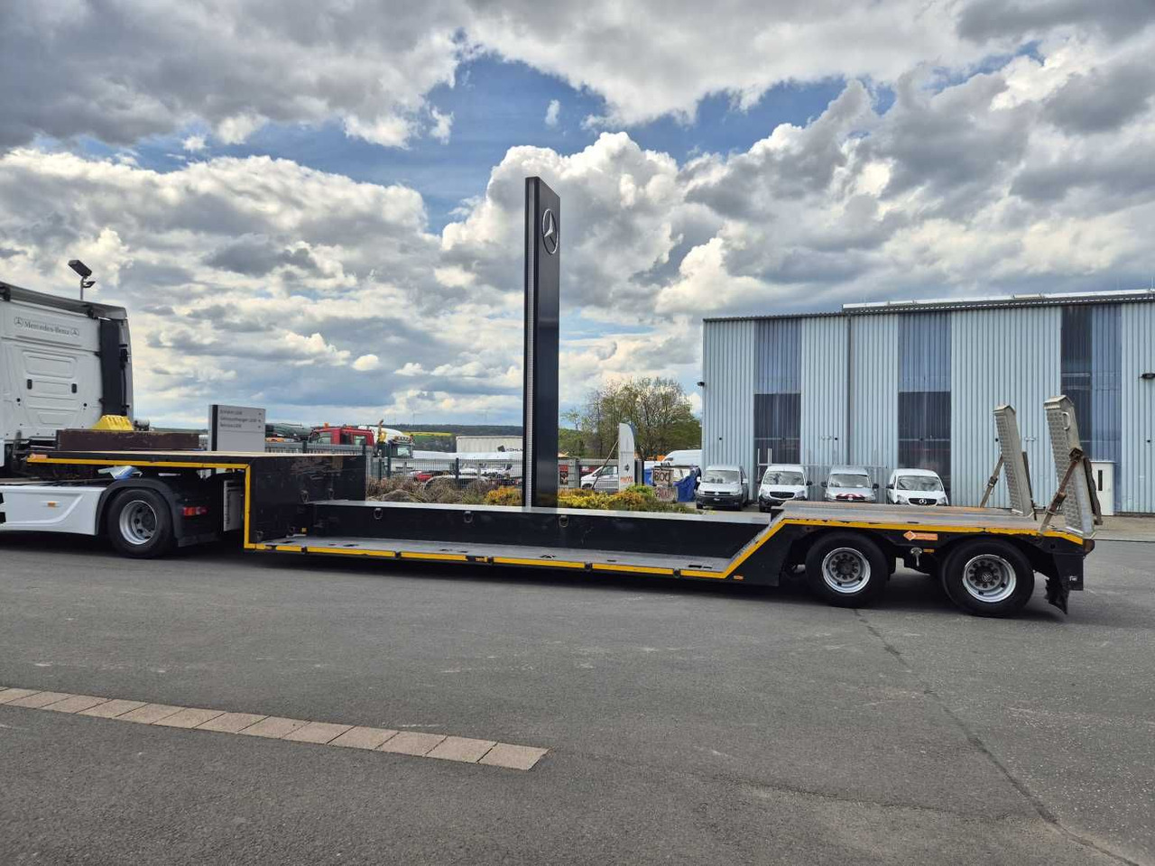LinTrailers S2A 14 LSDN Teleskopierbar BPW-Achsen 57.000km - Низкорамный полуприцеп: фото 4 LinTrailers S2A 14 LSDN Teleskopierbar BPW-Achsen 57.000km - Низкорамный полуприцеп: фото 4