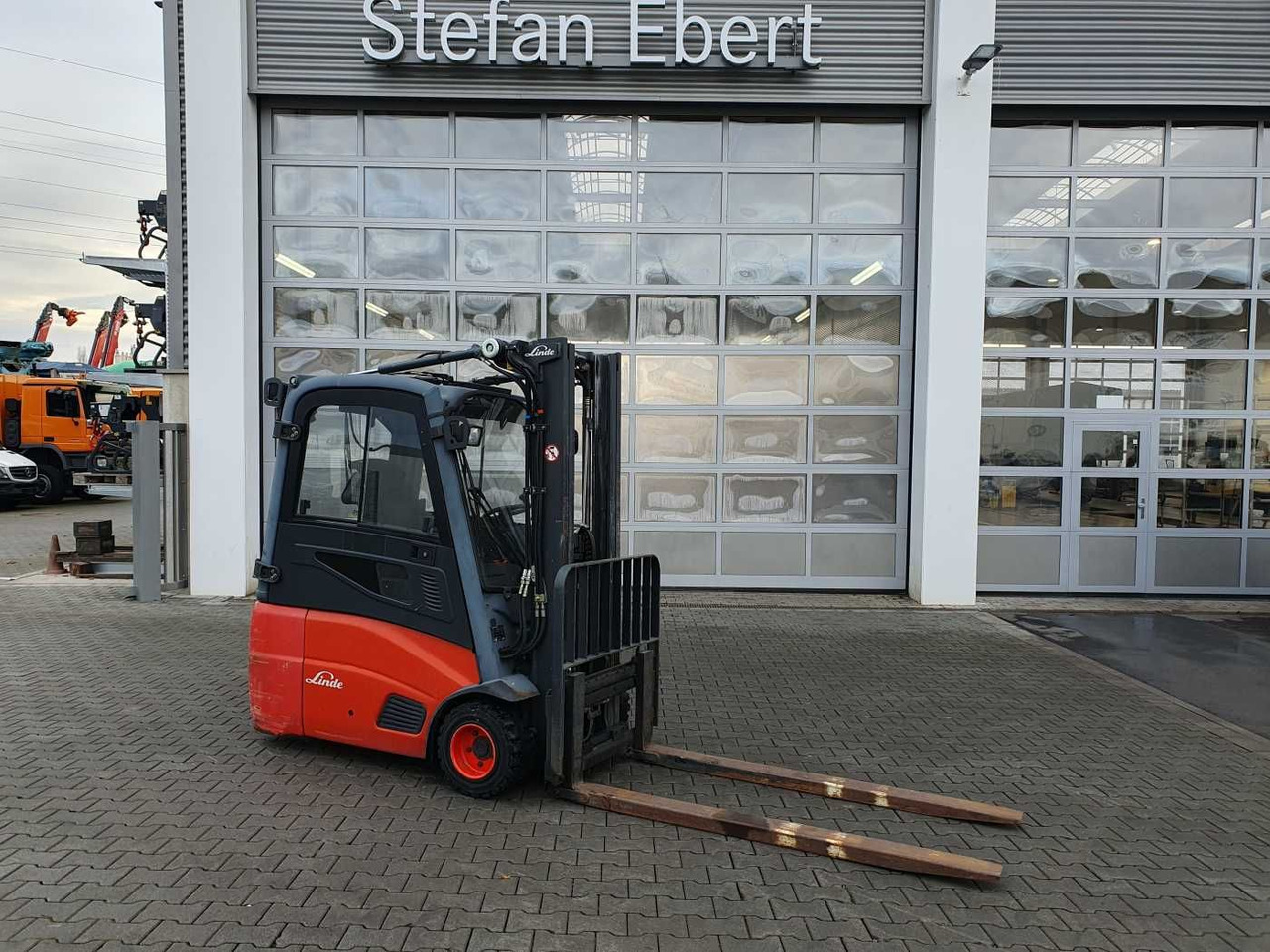 Linde E18 - 01 / Triplex: 4.50m! / SS / nur 5.672h! - Электропогрузчик: фото 1 Linde E18 - 01 / Triplex: 4.50m! / SS / nur 5.672h! - Электропогрузчик: фото 1