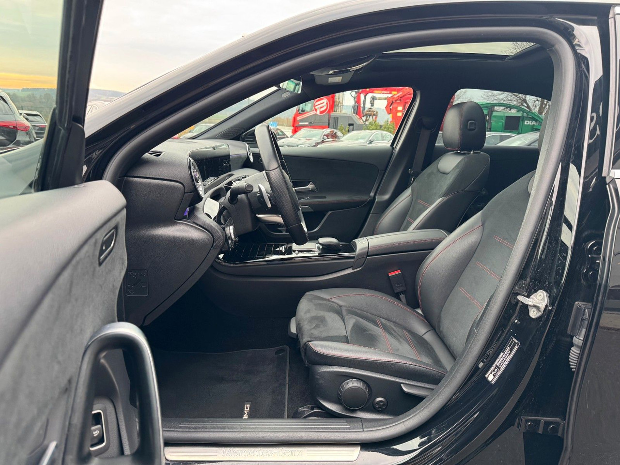 Седан Mercedes-Benz A 200 AMG 19"+Ambiente+R-Kamera+Pano+LED+MBUX: фото 11 Седан Mercedes-Benz A 200 AMG 19"+Ambiente+R-Kamera+Pano+LED+MBUX: фото 11