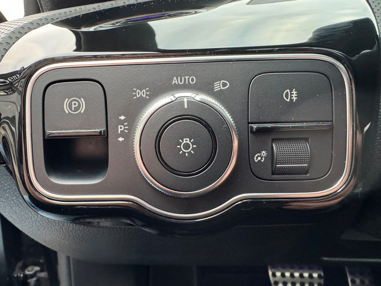 Седан Mercedes-Benz A 200 AMG 19"+Ambiente+R-Kamera+Pano+LED+MBUX: фото 14 Седан Mercedes-Benz A 200 AMG 19"+Ambiente+R-Kamera+Pano+LED+MBUX: фото 14