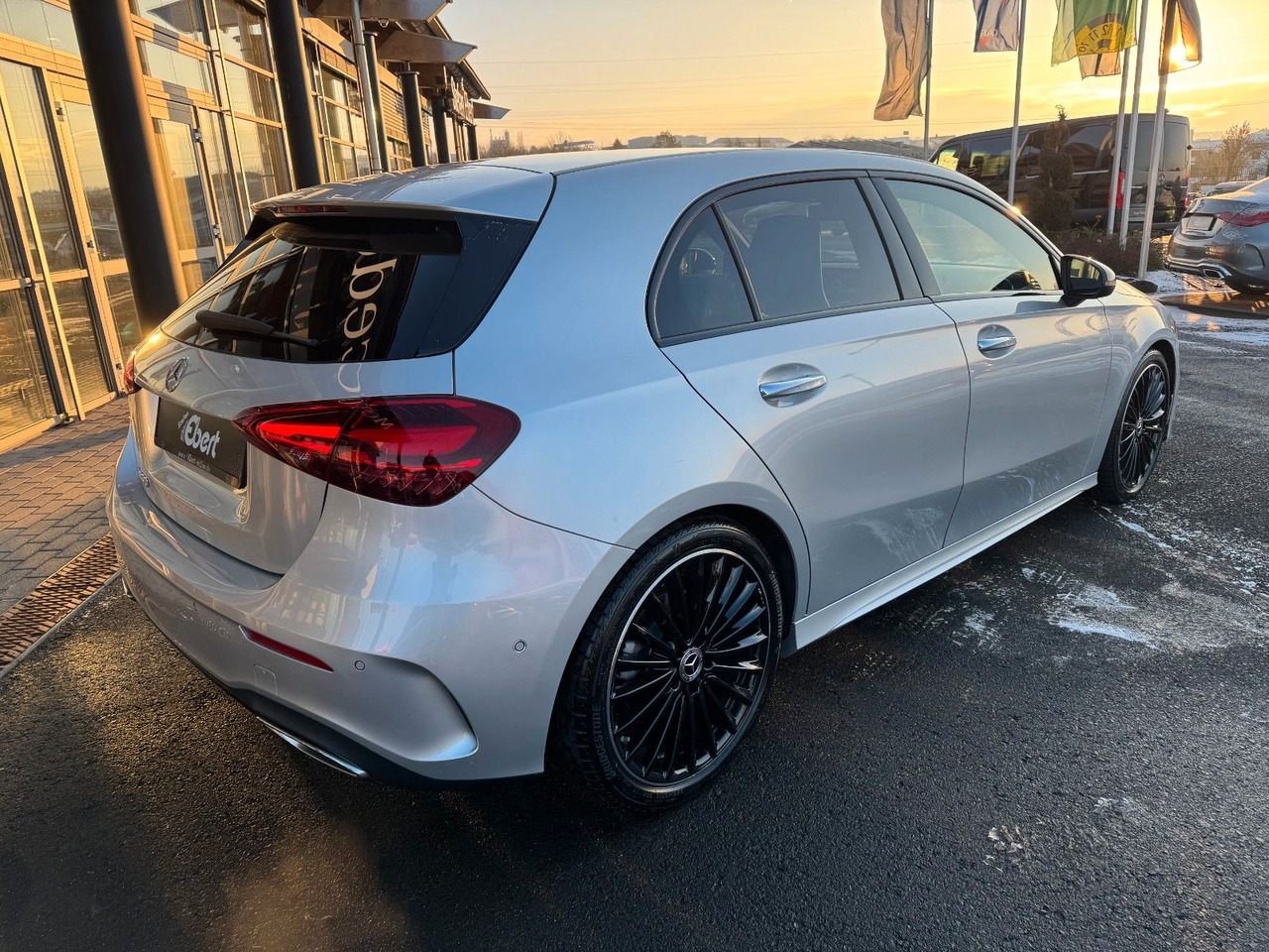 Mercedes-Benz A 200 AMG+Ambiente+MultiBeam+RKamera+Night+19´ - Седан: фото 5 Mercedes-Benz A 200 AMG+Ambiente+MultiBeam+RKamera+Night+19´ - Седан: фото 5