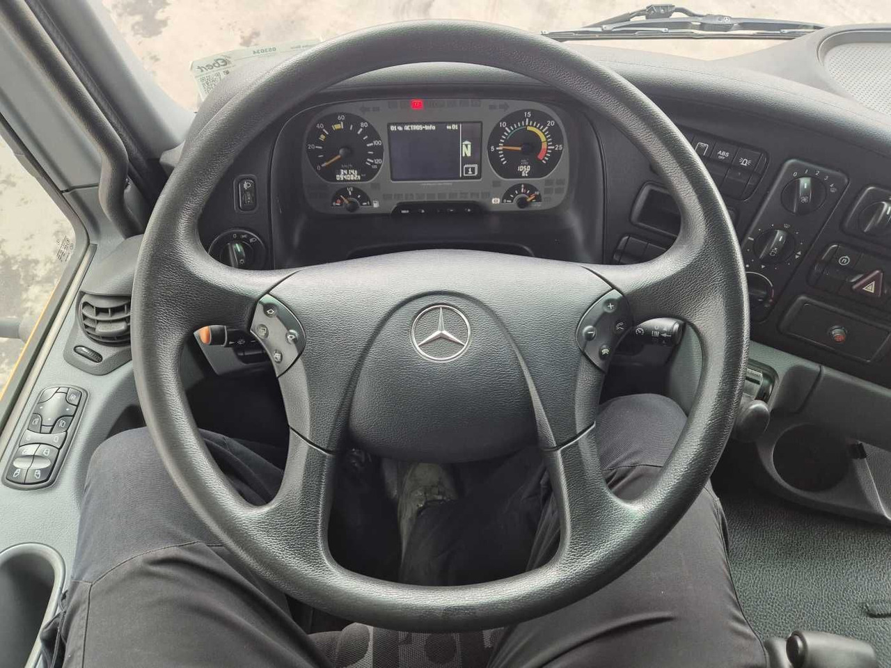 Подметально-уборочная машина Mercedes-Benz Actros 2032 A 4x4 Bucher STKF 9500 Airport 30x: фото 12