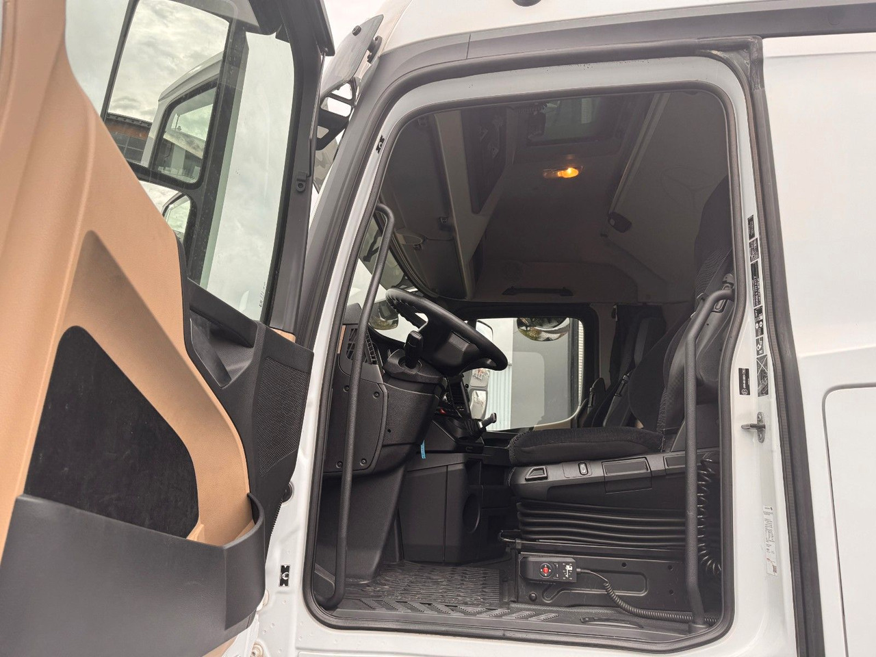 Тентованный грузовик Mercedes-Benz Actros 2542 LnR 6x2 Retarder Standklima: фото 11