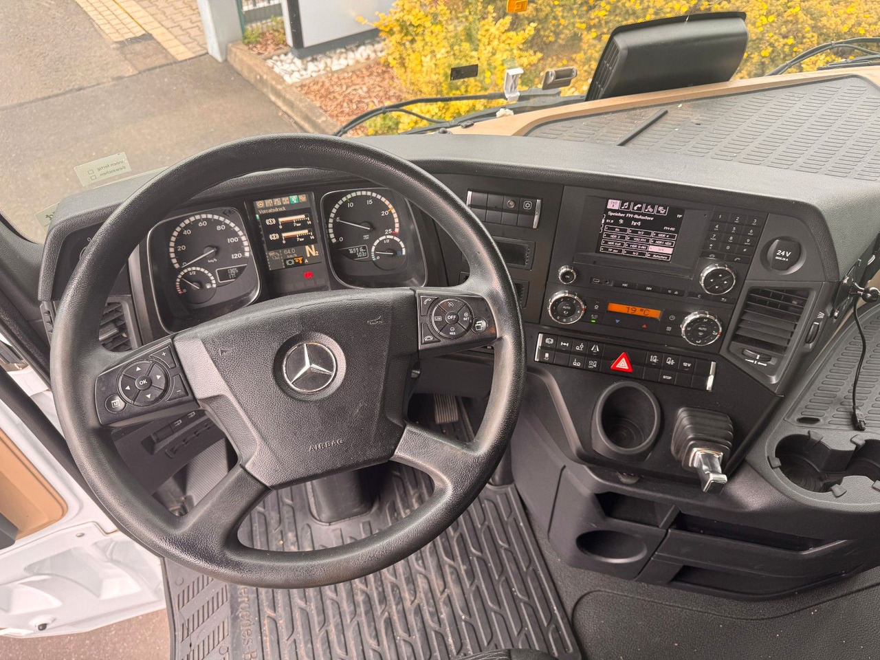 Тентованный грузовик Mercedes-Benz Actros 2542 LnR 6x2 Retarder Standklima: фото 12