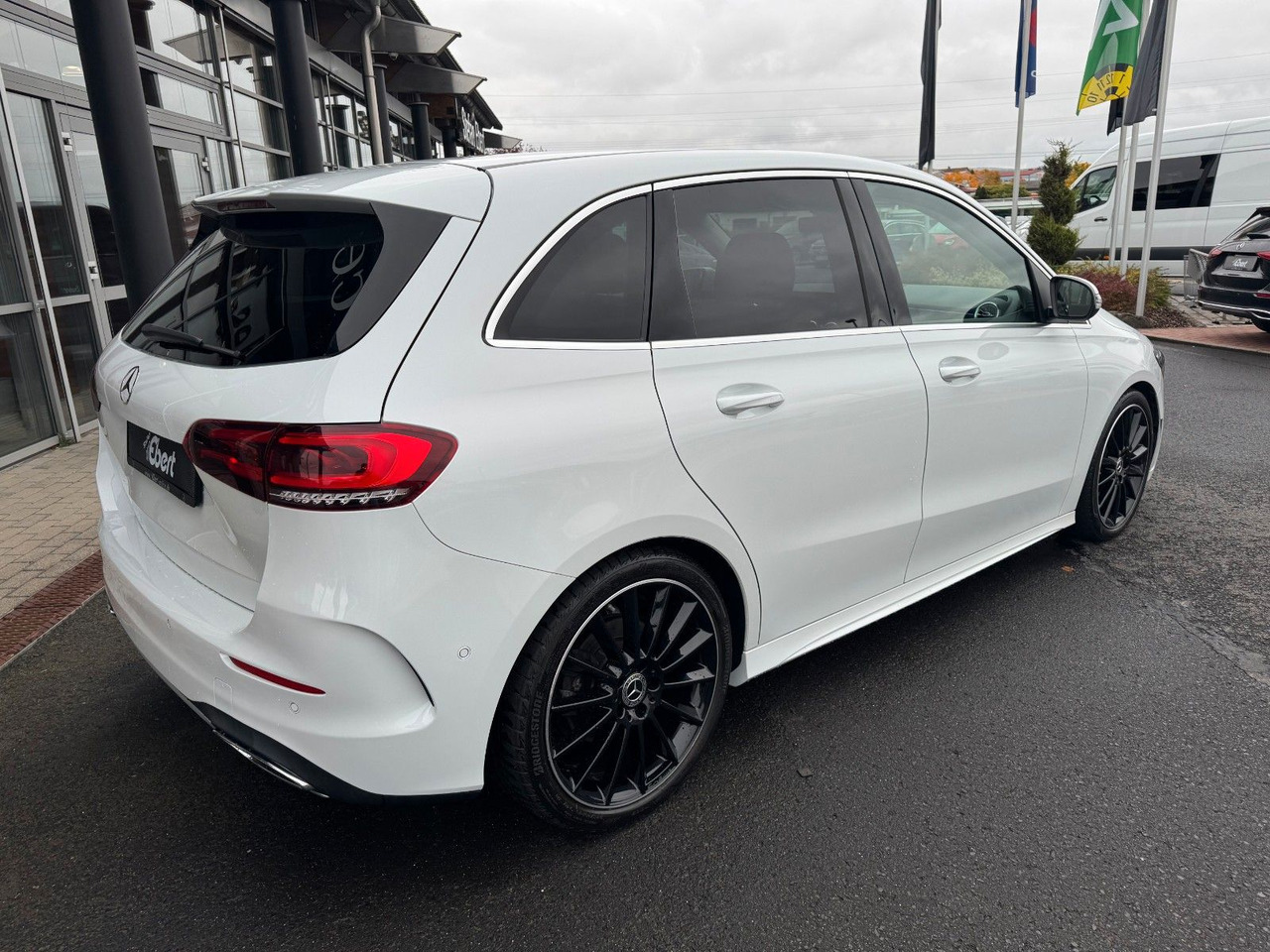 Mercedes-Benz B 200 AMG+Ambiente+360+LED+IHC+TotW - Седан: фото 4 Mercedes-Benz B 200 AMG+Ambiente+360+LED+IHC+TotW - Седан: фото 4