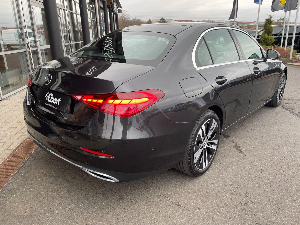 Mercedes-Benz C 300 e Avantgarde Digital+S-Dach+AHK+Distr+ - Седан: фото 5 Mercedes-Benz C 300 e Avantgarde Digital+S-Dach+AHK+Distr+ - Седан: фото 5