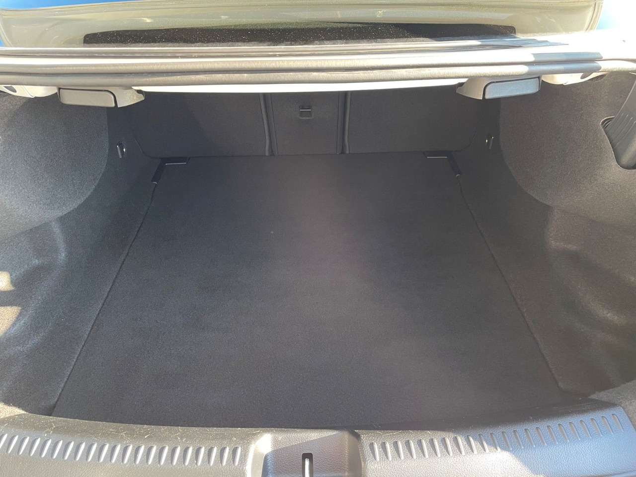 Mercedes-Benz CLA 35 AMG Aero+TotW+R-Kamera+Ambiente - Купе: фото 5 Mercedes-Benz CLA 35 AMG Aero+TotW+R-Kamera+Ambiente - Купе: фото 5