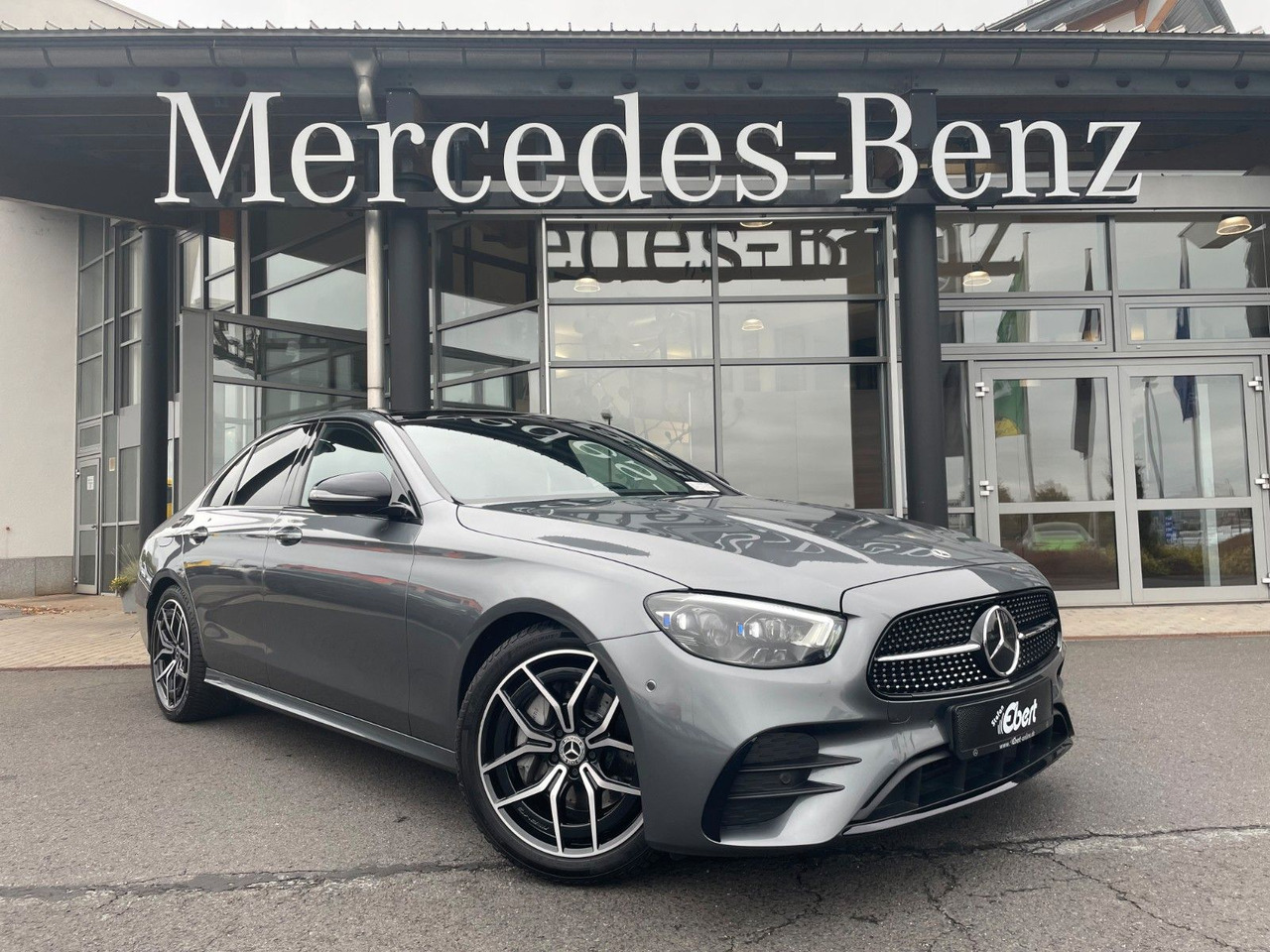 Седан Mercedes-Benz E 220 d AMG+MBeam+Pano+Distr+R-Kamera: фото 1