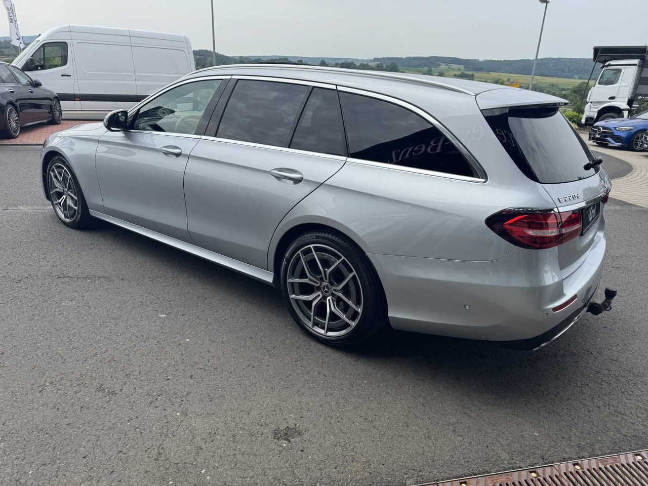Mercedes-Benz E 220d T AMG+AHK+ESD+RKamera+TotW+ Ambiente - Легковой автомобиль: фото 3 Mercedes-Benz E 220d T AMG+AHK+ESD+RKamera+TotW+ Ambiente - Легковой автомобиль: фото 3