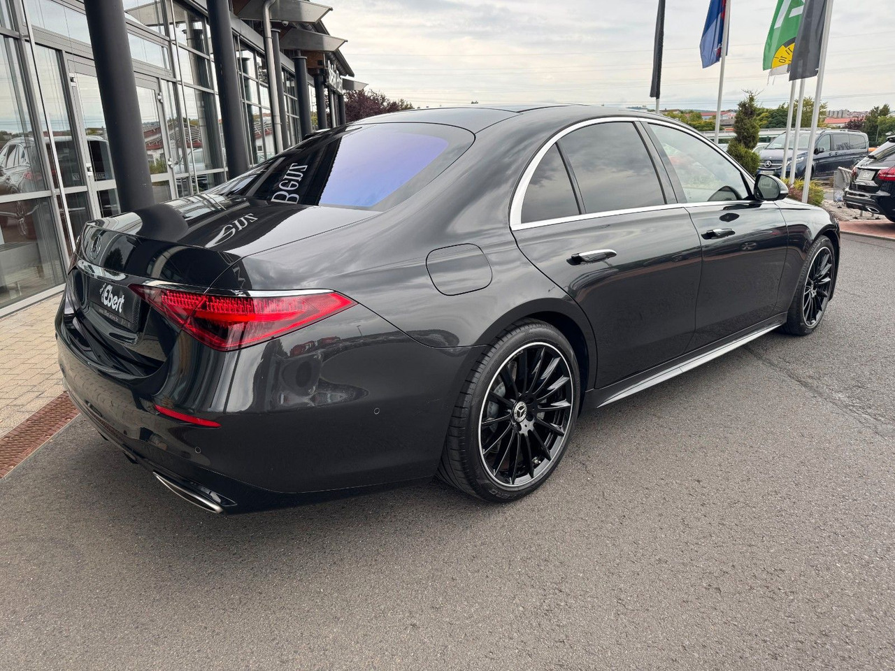 Mercedes-Benz S 580e AMG+Pano+Digital+Burm+3D+AirM+HUD+360+ - Седан: фото 4 Mercedes-Benz S 580e AMG+Pano+Digital+Burm+3D+AirM+HUD+360+ - Седан: фото 4