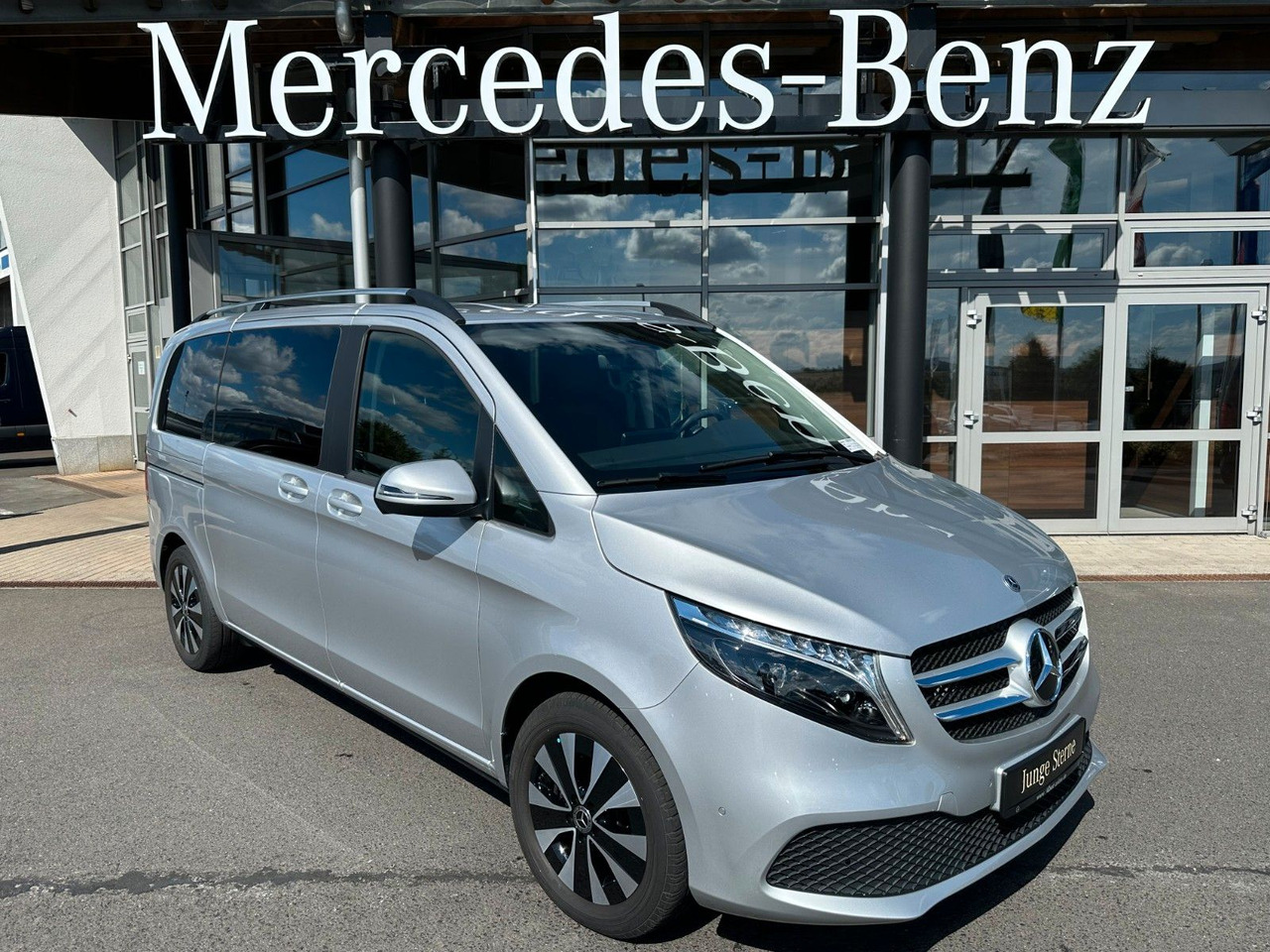 Mercedes-Benz V 250 EDITION 4MATIC Kompakt Liege-Paket AHK2,5t - Пассажирский фургон: фото 1 Mercedes-Benz V 250 EDITION 4MATIC Kompakt Liege-Paket AHK2,5t - Пассажирский фургон: фото 1
