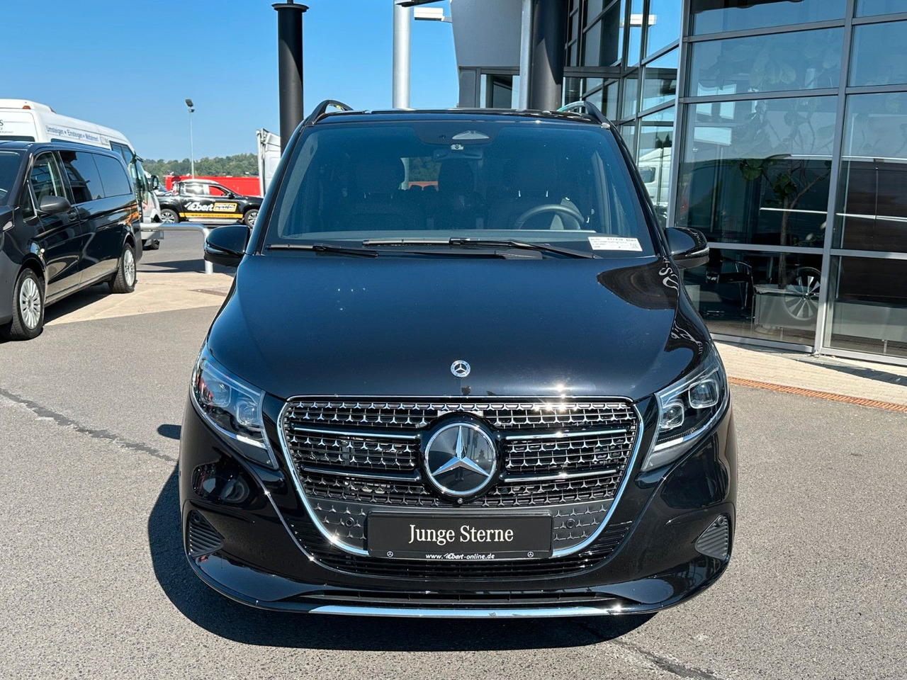 Mercedes-Benz V 300 d AVANTGARDE Extralang 360Kamera Standheiz - Универсал: фото 2 Mercedes-Benz V 300 d AVANTGARDE Extralang 360Kamera Standheiz - Универсал: фото 2