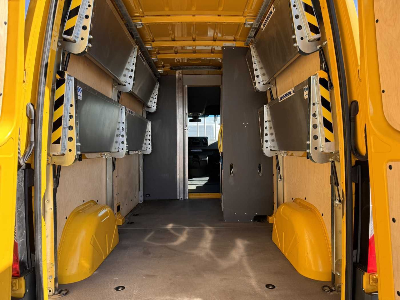Mercedes-Benz eSprinter 312 KEP-AusbauPaket-Regal Kamera Klima - Цельнометаллический фургон, Электрический фургон: фото 5 Mercedes-Benz eSprinter 312 KEP-AusbauPaket-Regal Kamera Klima - Цельнометаллический фургон, Электрический фургон: фото 5