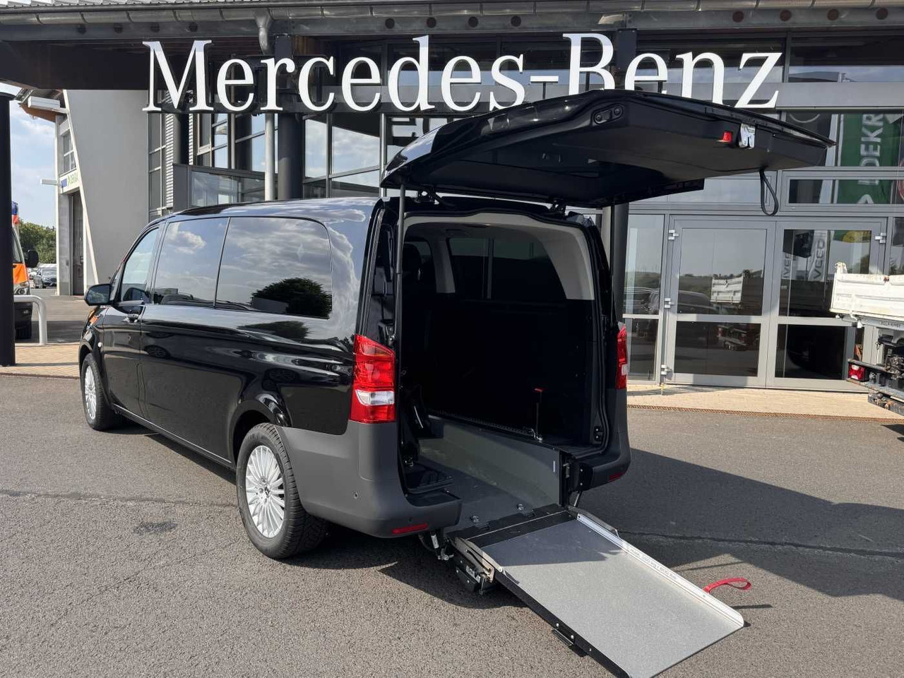 Mercedes-Benz eVito 129 Tourer Behinderten-/Rollstuhlrampe - Легковой автомобиль: фото 1 Mercedes-Benz eVito 129 Tourer Behinderten-/Rollstuhlrampe - Легковой автомобиль: фото 1