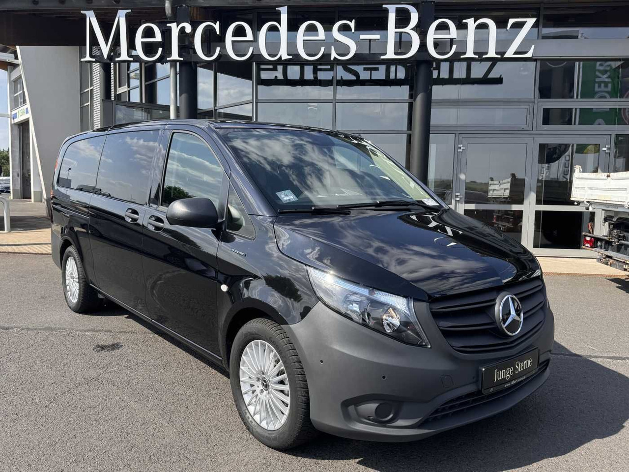 Mercedes-Benz eVito 129 Tourer Behinderten-/Rollstuhlrampe - Легковой автомобиль: фото 2 Mercedes-Benz eVito 129 Tourer Behinderten-/Rollstuhlrampe - Легковой автомобиль: фото 2